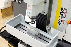 Machine de fraisage CNC NC28VB équipée du système Zhonglian <span class=keywords><strong>Tuo</strong></span> DDCSV3.1 (servomoteurs X/Y/Z), moteur de broche et servomoteur - Product Image 4