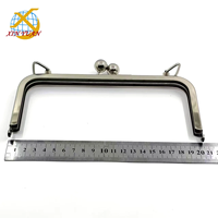 Valise en fer écologique étanche vente en gros Pochette à double clip avec cadre en alliage pour baiser poignée de luxe pour une utilisation en soirée