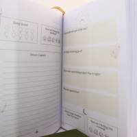 Carnet de Gratitude Personnalisé A5 en Lin Rigide, 100 Feuilles 100g/m², Non Daté, avec Marque-page Ruban, Cadeau Quotidien de Pleine Conscience, Reliure Cousue