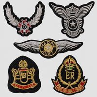 Fabricant de badges uniformes personnalisés OEM avec broderie en fil métallique or et argent