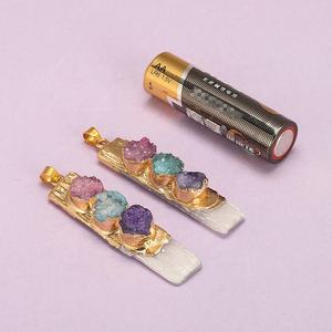 Grosir trendi alami Selenite Mineral titik liontin mode kuarsa batu pesona perhiasan - Product Image 1