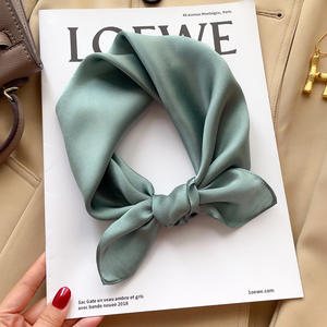 卸売ソリッドカラー女性用シルクサテンショールヒジャーブ大サイズ50*50 Twillスタイル無地女性用シルクスクエアスカーフ - Product Image 3