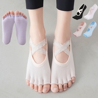 Vente en gros Nouveau style de chaussettes avec poignées pour femmes en dentelle Chaussettes de yoga en coton à 5 orteils Chaussettes de pilates antidérapantes à bout ouvert