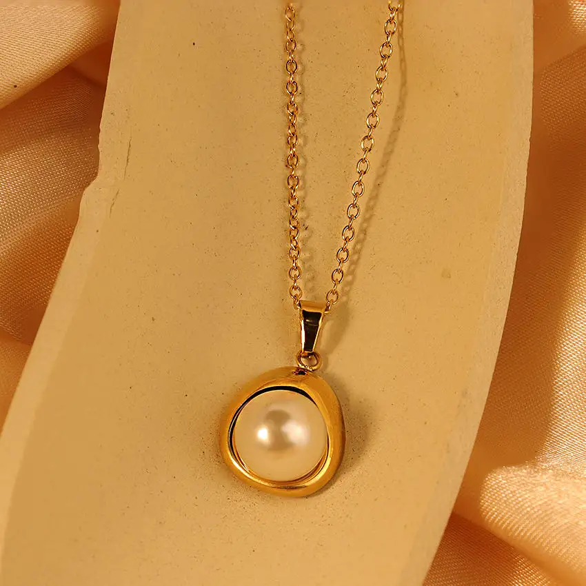 Vente en gros collier coquillage plaqué or 18 carats PVD de haute qualité collier de perles imperméables collier de charme de style estival