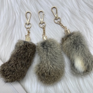 Porte-clés créatifs faits à la main en forme de patte de lapin porte-bonheur, couleur naturelle, de la marque U.S. Toy - Product Image 4