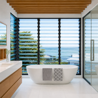 Fenêtres d'angle modernes en aluminium avec persiennes en verre réglables, stores anti-humidité, volets de luxe pour projets de villas et salles de bain