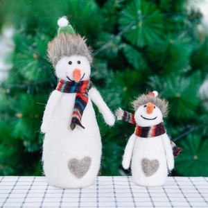 Nuevo Muñeco de Nieve de Fieltro de Lana Navideño, Regalo para Niños, Accesorio de Fotografía, Adorno de Escritorio, Decoración de Ventana - Product Image 4