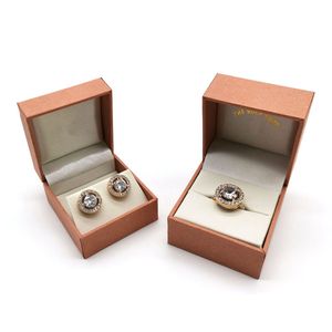 Caja de joyería ecológica de alta calidad al por mayor con forro de terciopelo, embalaje de cartón de material reciclado para regalo de joyería - Product Image 4