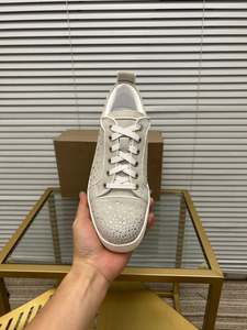 Chaussures de sport décontractées de luxe pour hommes et femmes de marque célèbre, semelles rouges, crampons, 2026, en daim, amortissantes - Product Image 3