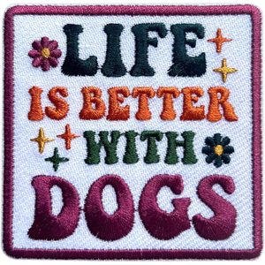 Parche Bordado Termoadhesivo de 3 Pulgadas con la Frase 'Life is Better With Dogs' para Gorras, Ropa, Mochilas, Jeans y Manualidades - Product Image 1