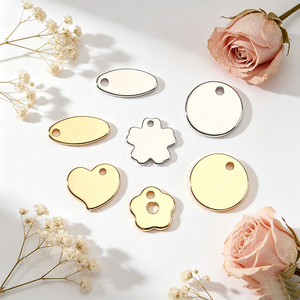 Accessoires vestimentaires : étiquettes en métal inoxydable vierges, en forme de cœur, de fleur, rondes ou ovales, pour vêtements, sacs à main et ornements. - Product Image 1