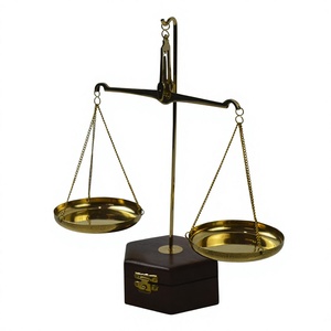 Balance de pesée vintage traditionnelle en laiton, artisanat métallique pour anniversaire et remise de diplôme, décoration intérieure et cadeau - Product Image 3