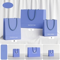Sacs en papier portables avec poignée en ruban couleur champagne, logo personnalisé disponible, sacs cadeaux vert bordeaux personnalisables pour le shopping