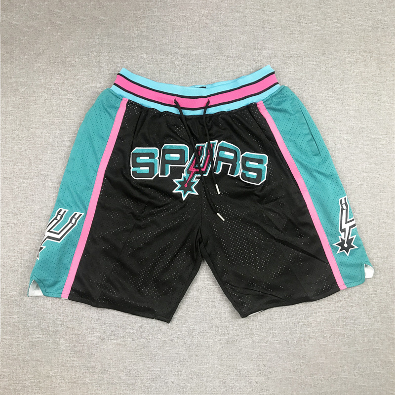 Éperons noirs avec bordure verte