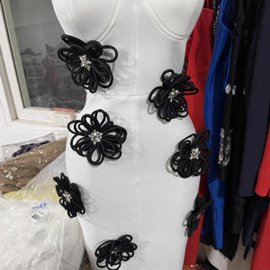 Di alta qualità più venduto 3D fiore <span class=keywords><strong>nero</strong></span> con cavezza bianca vestito moda <span class=keywords><strong>abito</strong></span> da sera <span class=keywords><strong>lungo</strong></span> di lusso per festa - Product Image 6