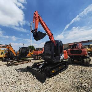 รถขุดตีนตะขาบมือสองจากญี่ปุ่น ฮิตาชิ ZX70 ขนาด 7 ตัน พร้อมเครื่องยนต์และเกียร์อีซูซุ ขาย - Product Image 1