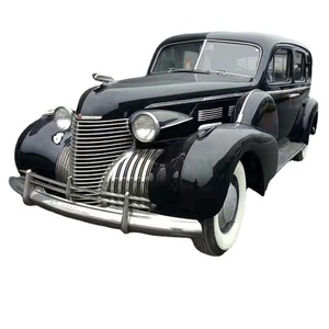 Modèle de voiture vintage en fer, objet décoratif pour la décoration des parcs et des places - Product Image 1