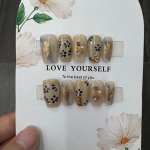 Faux ongles colorés en forme d'ours mignon de style baroque, avec nœud tridimensionnel, pour nail art français, vente en gros - Product Image 5