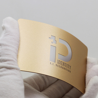Cartes de visite personnalisées avec impression de logo transparent en plastique givré partiellement transparent avec or mat