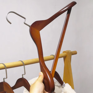 Cintres en bois personnalisés avec logo, cintres larges pour costumes, cintres en bois pour vêtements - Product Image 6
