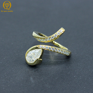 แหวนเพชรทรงลูกแพร์ดีไซน์พิเศษ ทองคำ 18K เพชรคุณภาพสูง สี D เพชรเลี้ยงในห้องปฏิบัติการ พร้อมใบรับรอง IGI  สั่งทำพิเศษสำหรับเป็นของขวัญ - Product Image 2