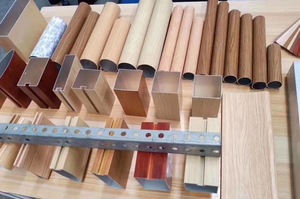 Plafond en aluminium en forme de U de couleur personnalisée pour les intérieurs commerciaux - Product Image 2