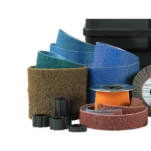 Juego de accesorios de acabado satinado de metal Eisenblaetter en estuche - Product Image 1