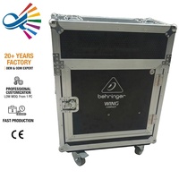Flight case hydraulique sur mesure pour table de mixage numérique compacte avec doublure en EVA