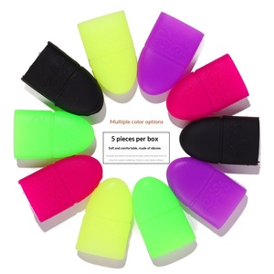 Nouveaux outils de nail art : Gants de protection en silicone souple pour dissolvant de vernis à ongles et résine, forme goutte d'eau, lot mixte de 6 couleurs - Product Image 3