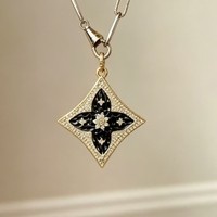 NM62134 Bijoux Tendance 2026 Collier Trèfle Porte-Bonheur Style Coréen Pierres Précieuses Zircon Cubique Breloques Fleur Carrée Pendentifs Raffinés