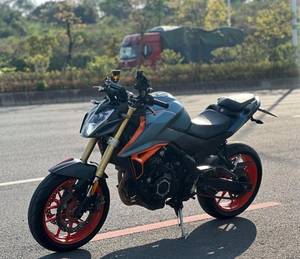 Motocicleta de Calle VOGE 525R de 494cc, Bicilíndrica en Paralelo, Refrigerada por Agua, de Gasolina, Alto Torque, para Conductores Adultos Intermedios - Product Image 1
