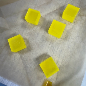 Cristal Óptico en Bloque Cúbico Ce:GAGG Creado en Laboratorio, Cristal de Scintilación, Granado de Gadolinio-Aluminio-Gallio Dopado con Ce - Product Image 3