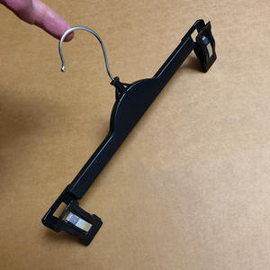CL9630-30cm Schwarze Kunststoff-Hosenständer für Einkaufszentren, Supermärkte und Bekleidungsgeschäfte - Product Image 2