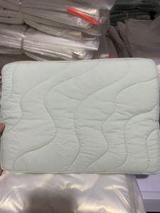 Housse de protection matelassée en polyester à vagues douces et moelleuses de 14 pouces avec fermeture éclair, sac de transport décontracté pour ordinateur portable pour le bureau/l'école. - Product Image 5
