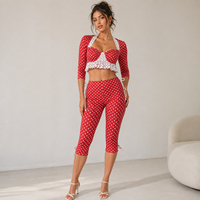 Ensemble deux pièces rétro à pois et rayures avec leggings taille haute premium et pantalon capri avec ceinture à fermeture éclair déchirée pour femme