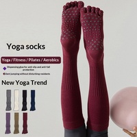Chaussettes de yoga en coton tricoté à cinq doigts et tube long pour femmes, antidérapantes, à compression pour le mollet, idéales pour le Pilates, la course et le cyclisme