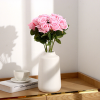 Kunstmatige roos met één steel Woonkamer Eettafeldecoraties Zijden bloemen Bruiloft Decoratieve bloemen