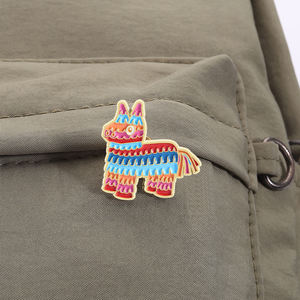 Spilla Smaltata Piñata, Giochi Tradizionali Messicani, Distintivo da Bavero, Regalo per Feste di Compleanno, Gioielli per Amici, Vendita all'Ingrosso - Product Image 3