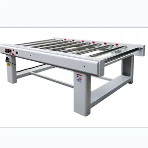 A centring conveyor with automatic detection and concentration functions that helps to place the board in the correct position