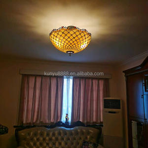 Lámpara Colgante de Vitral Tiffany de Estilo Retro Hecha a Mano, Diseño Europeo de 32'', Fuente de Luz LED, Hierro, para Hotel o Villa - Product Image 3