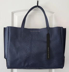 Sac à main pour femme en cuir véritable de qualité supérieure, doux, durable, avec fermeture éclair, silhouette moderne, poignées robustes, capacité compacte pour le travail et le shopping - Product Image 1