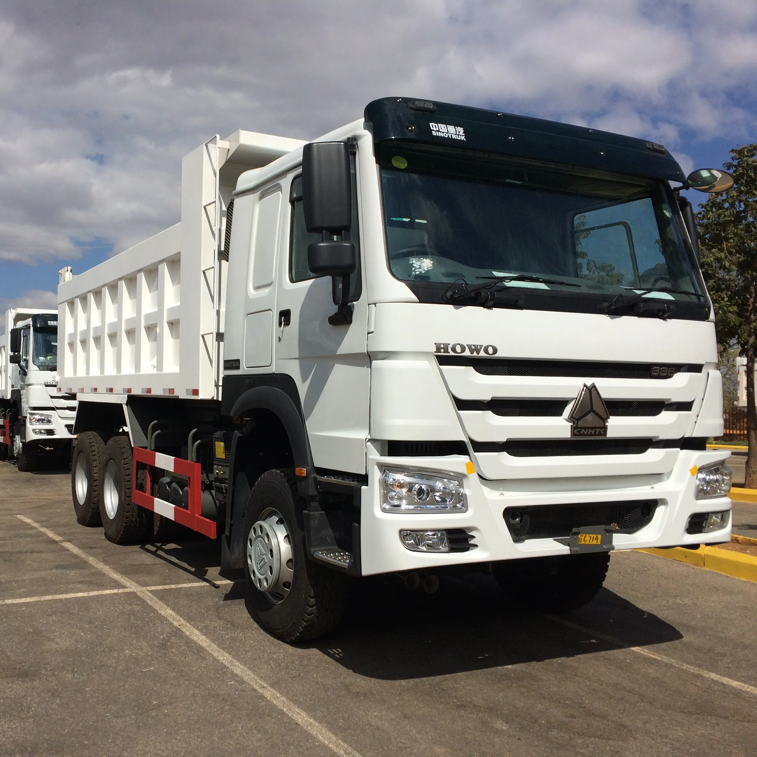 Sinotruk HOWO Precio bajo Motor diésel de alta calidad 6X4 371HP 30t 18cbm Camión volquete