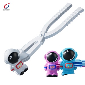 Chengji neige moule <span class=keywords><strong>hiver</strong></span> jouets créatif fabricant outil extérieur combat jeu enfant spaceman forme noël jeu ensemble neige clip - Product Image 1