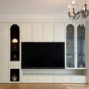 Meuble TV mural intelligent de luxe, design moderne personnalisé avec niche cintrée et étagères en verre pour salon - Product Image 2