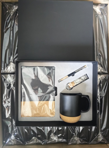 Coffret Cadeau d'Entreprise Écologique en Bois : Porte-clés, Carnet et Stylo Personnalisables pour la Fête des Pères - Product Image 2