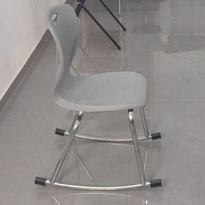 Chaise à bascule de bureau en plastique gris avec pieds chromés ABS, design moderne, 41x42x49 cm - Product Image 5
