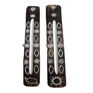 Quemadores de incienso de madera de mango quemada, tallados a mano en India por Laxmans, diseños variados para uso religioso diario, venta al por mayor. - Product Image 2