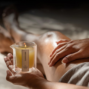 Mescente Oem <span class=keywords><strong>Bougie</strong></span> <span class=keywords><strong>de</strong></span> <span class=keywords><strong>massage</strong></span> à la cire <span class=keywords><strong>de</strong></span> soja SPA basse température 8oz avec bec verseur - Product Image 1