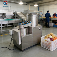 Volledig automatische commerciële gemotoriseerde reinigings-, schil- en snijmachine voor fruit, groenten en aardappelen, voor gebruik in fruitverwerkingsbedrijven.