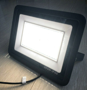 Projecteur LED 200W IP65 6000K Lumière du jour Construction en aluminium Stades sportifs Terrains de basketball Dialux - Product Image 4